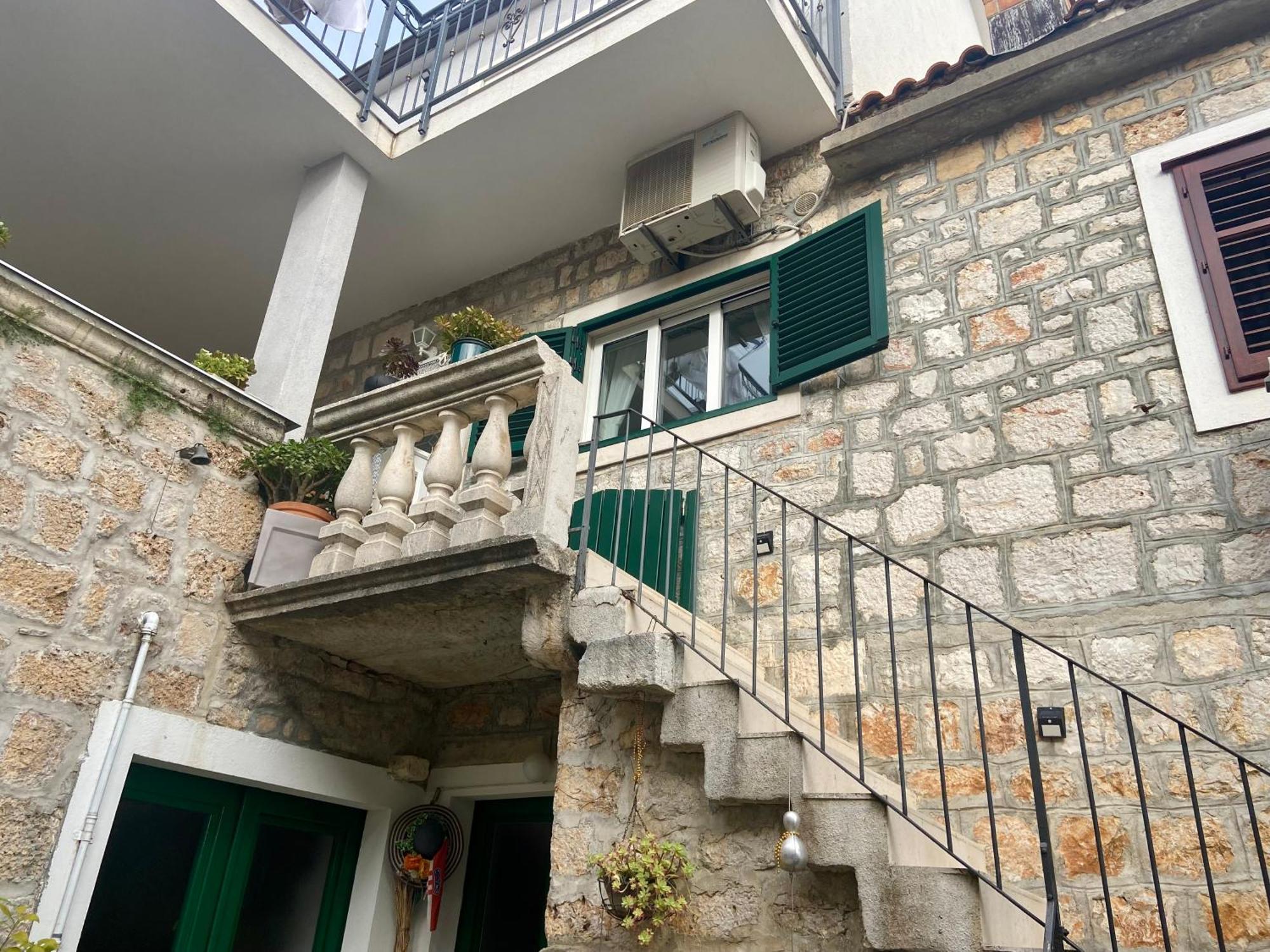 Apartment Simon - Old Stone Charm, Central Bol Life מראה חיצוני תמונה
