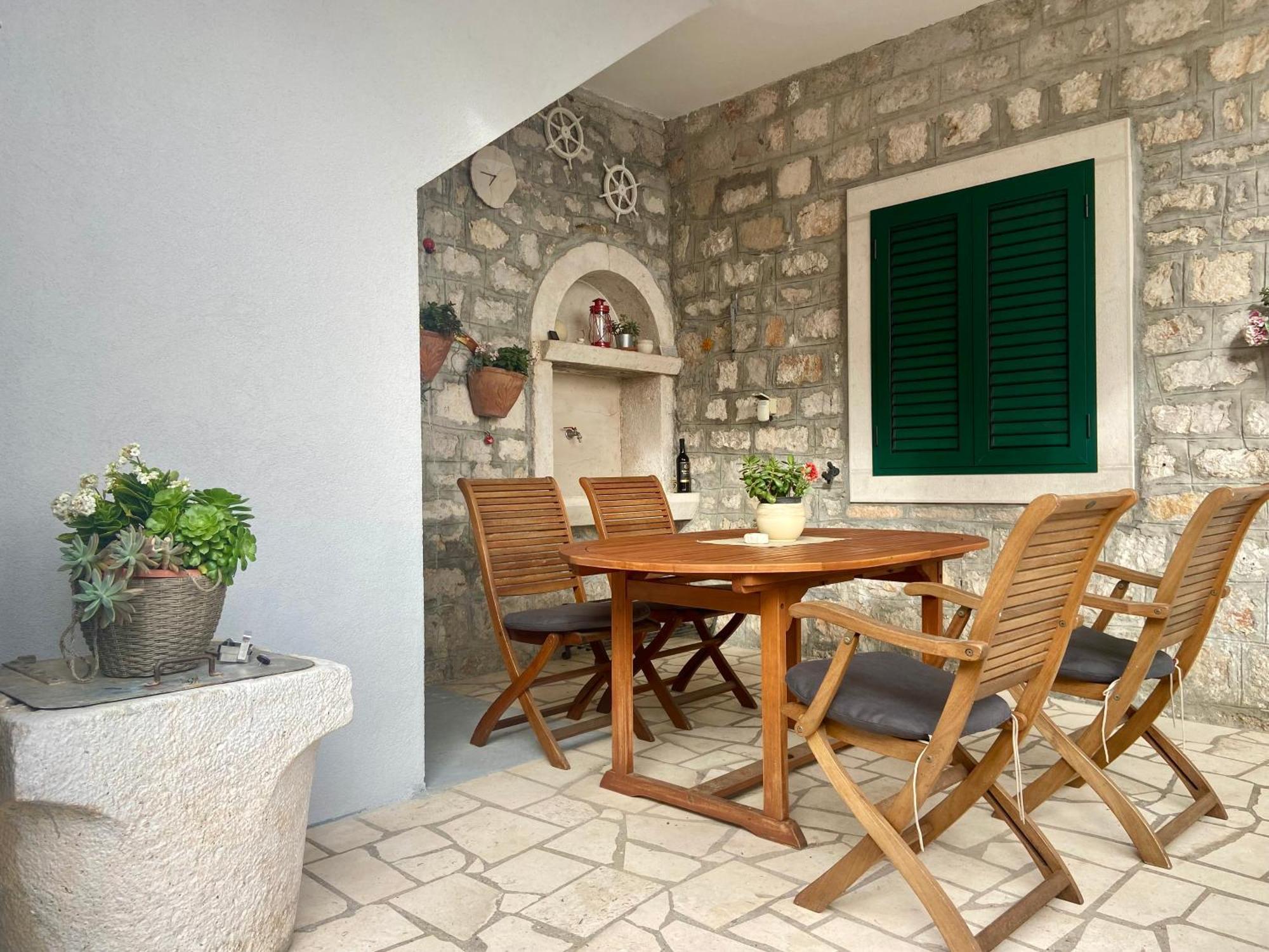 Apartment Simon - Old Stone Charm, Central Bol Life מראה חיצוני תמונה