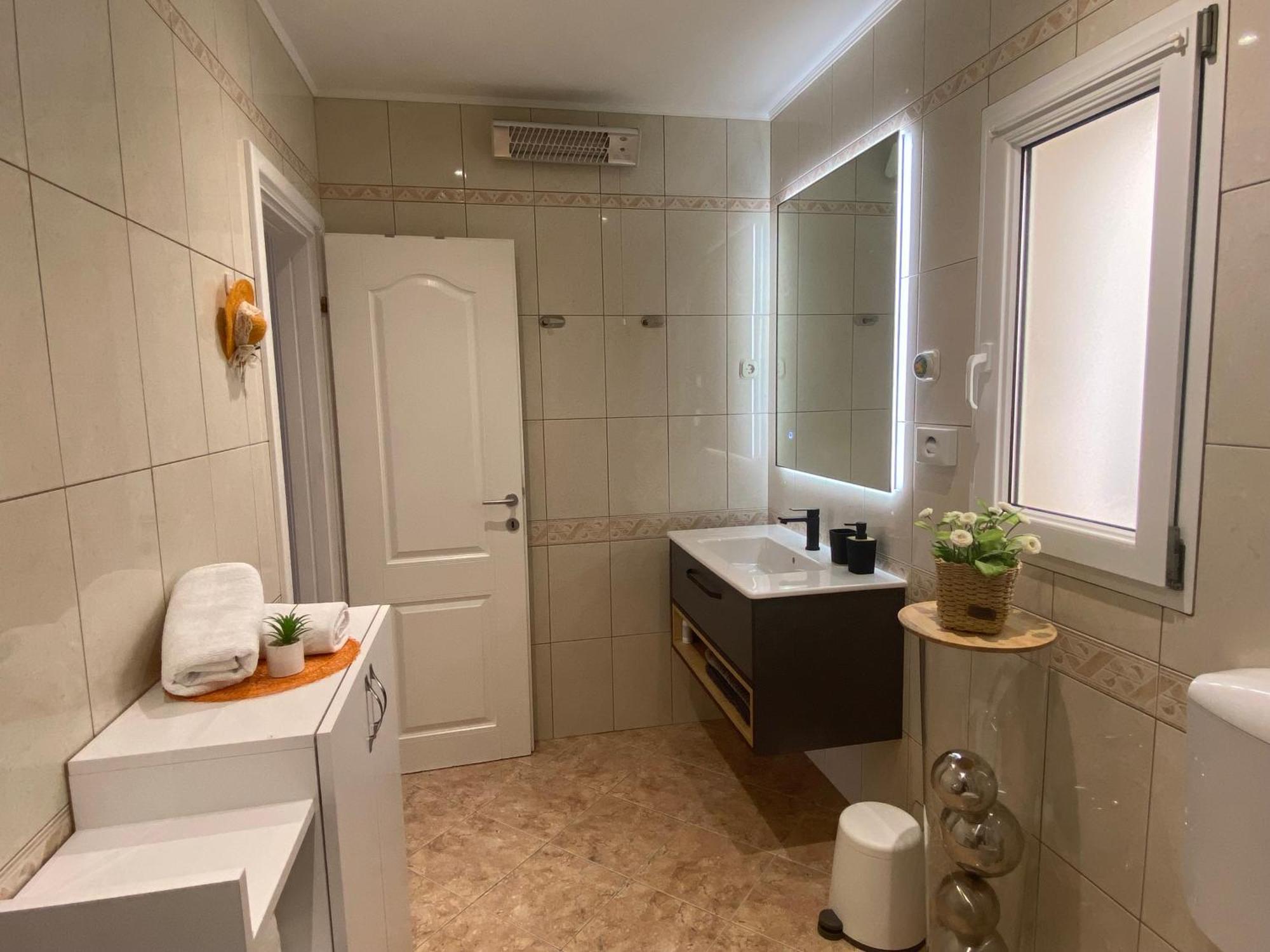 Apartment Simon - Old Stone Charm, Central Bol Life מראה חיצוני תמונה